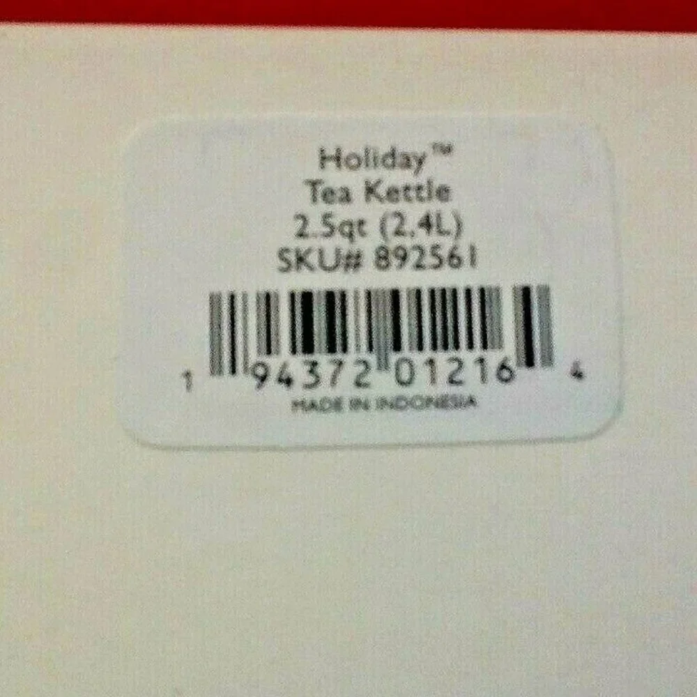 new in box Lenox Christmas Holiday Holly Leaves 2.5-Quart Whistling Tea Kettle